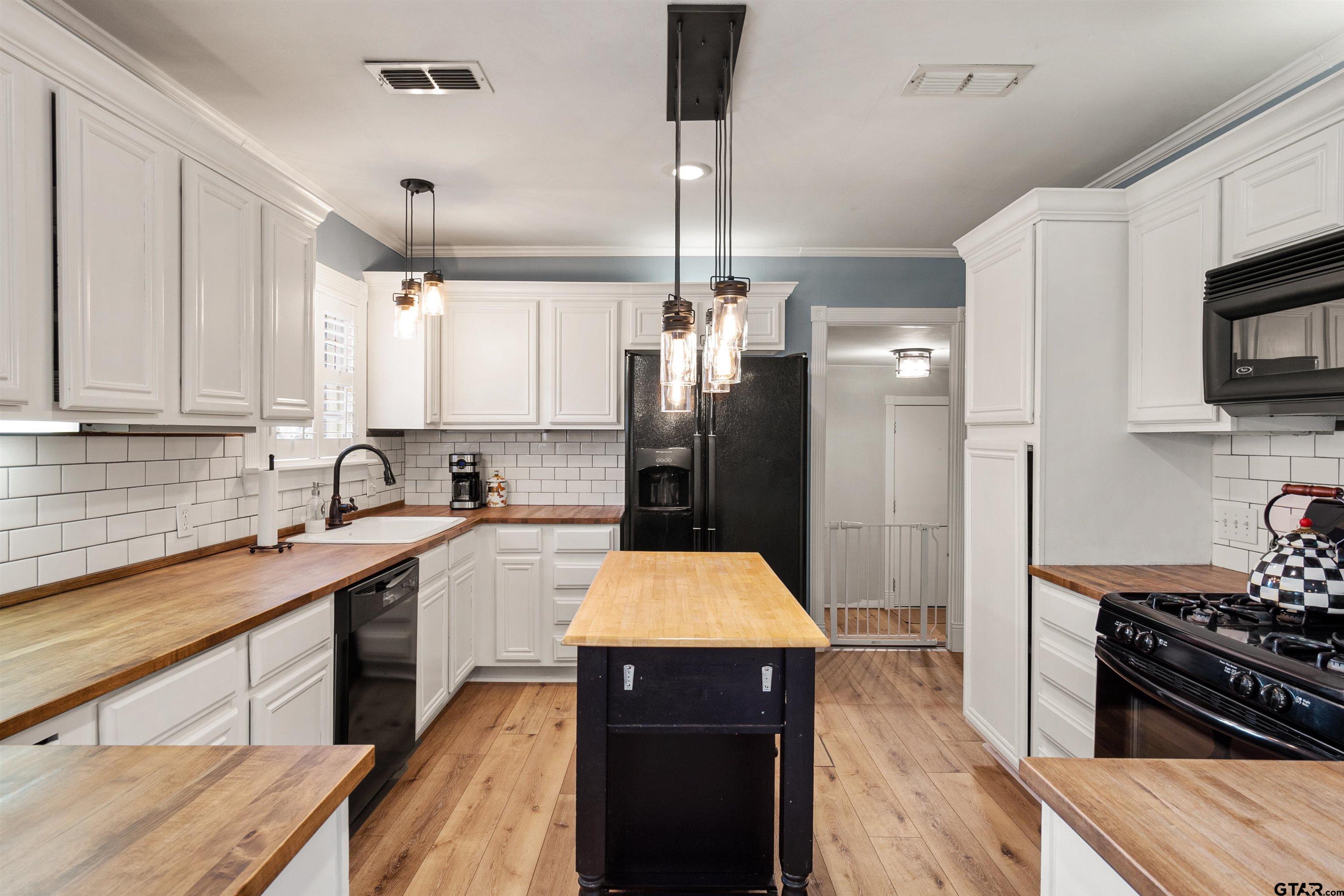 1738 Sampson Drive Tyler, TX 75701 - Photo 8 of 26