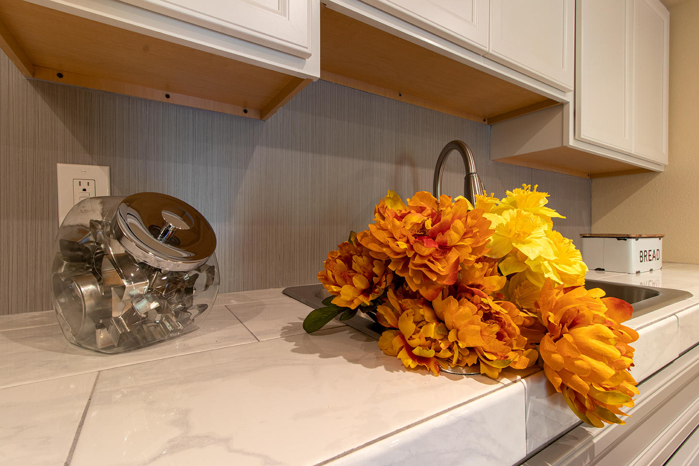 53475 Tollgate Road Idyllwild, CA 92549 - Photo 12 of 46 a bathroom with a sink and mirror