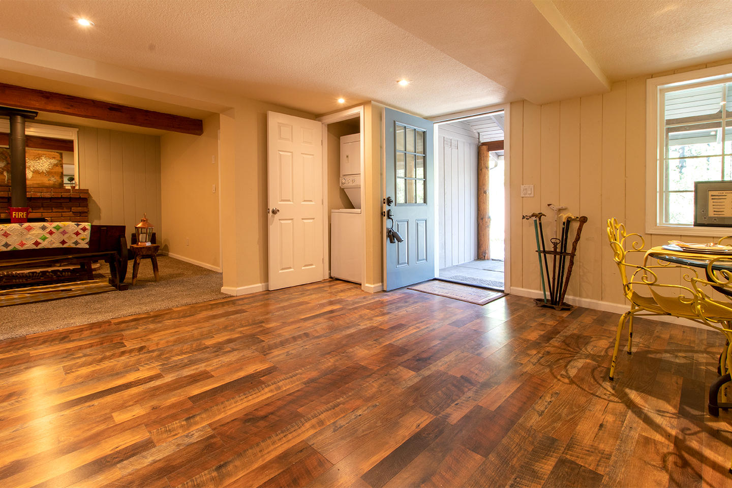53475 Tollgate Road Idyllwild, CA 92549 - Photo 26 of 46 a view of a livingroom with furniture and a workspace