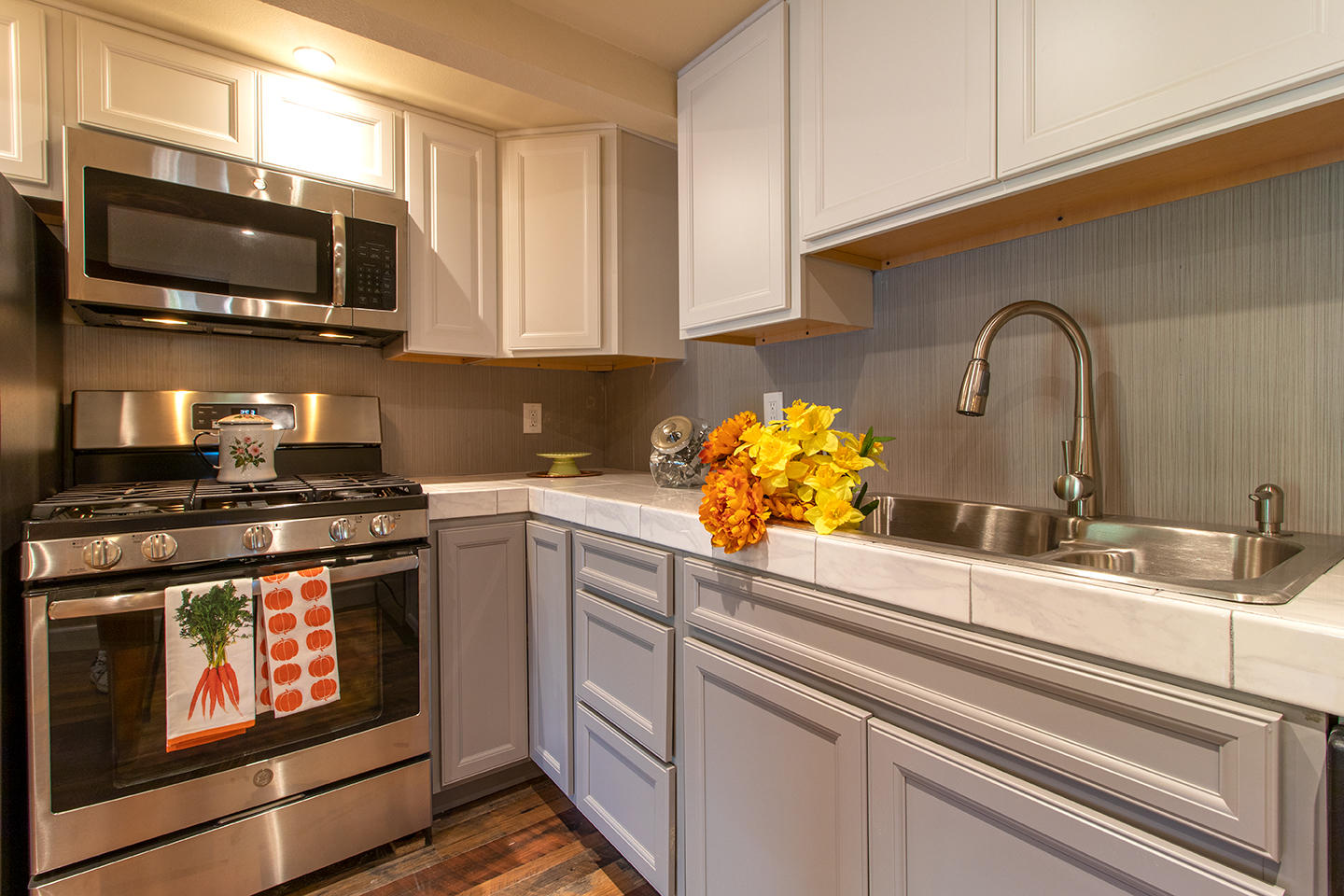 53475 Tollgate Road Idyllwild, CA 92549 - Photo 8 of 46 a kitchen with sink a microwave and stove