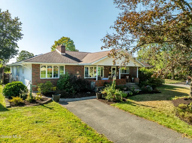 $400,000 | 8 Daisy Lane, Albany, NY 12211