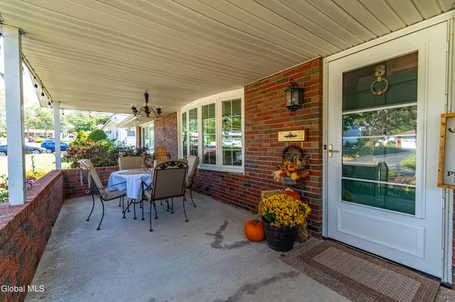 $400,000 | 8 Daisy Lane, Albany, NY 12211