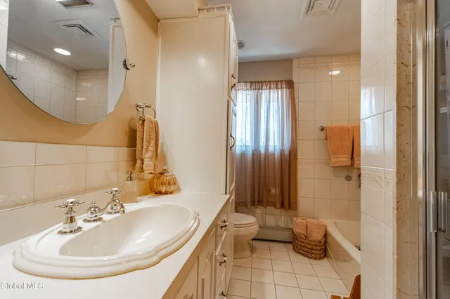 $400,000 | 8 Daisy Lane, Albany, NY 12211