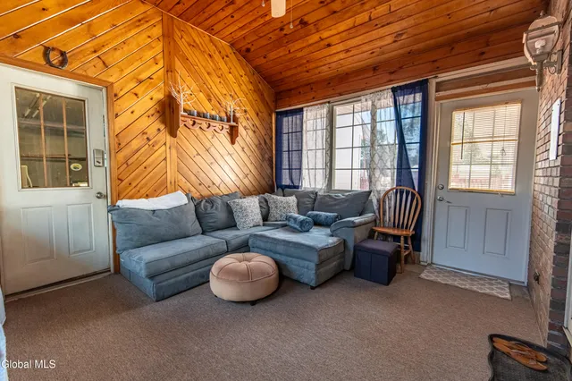 $400,000 | 8 Daisy Lane, Albany, NY 12211