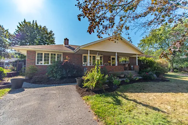 $400,000 | 8 Daisy Lane, Albany, NY 12211