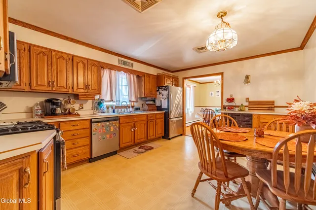 $400,000 | 8 Daisy Lane, Albany, NY 12211