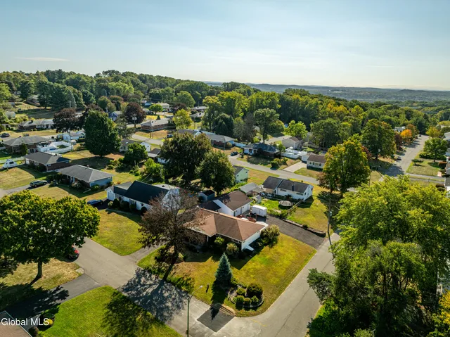 $400,000 | 8 Daisy Lane, Albany, NY 12211