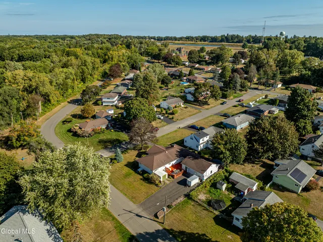 $400,000 | 8 Daisy Lane, Albany, NY 12211