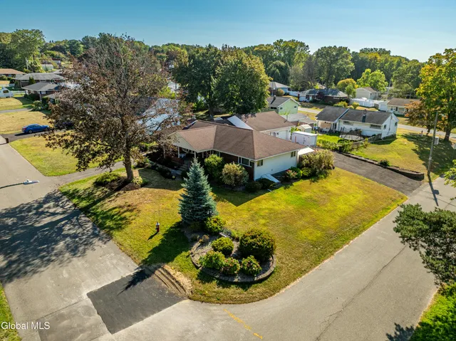 $400,000 | 8 Daisy Lane, Albany, NY 12211