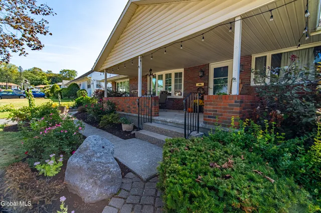 $400,000 | 8 Daisy Lane, Albany, NY 12211