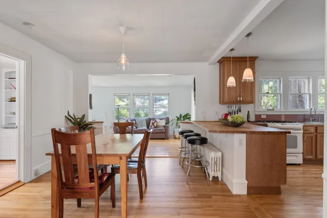 $699,999 | 115 Caroline Street, Burlington, VT 05401