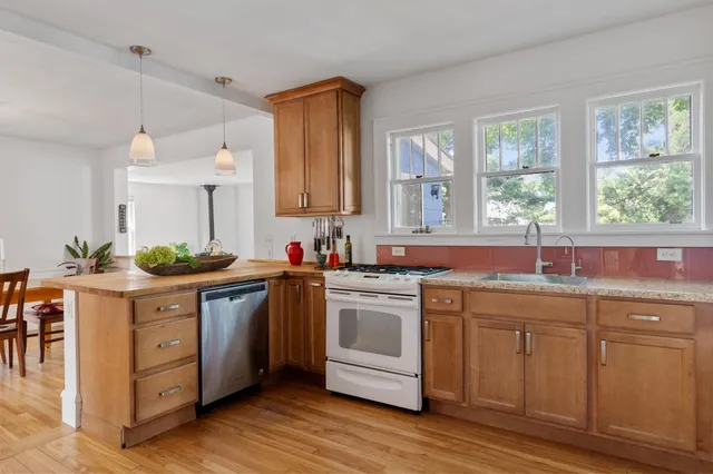 $699,999 | 115 Caroline Street, Burlington, VT 05401