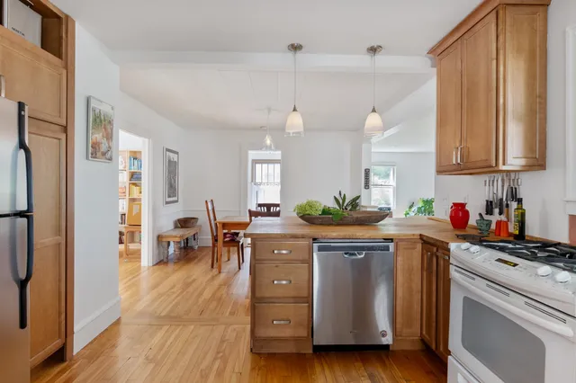 $699,999 | 115 Caroline Street, Burlington, VT 05401