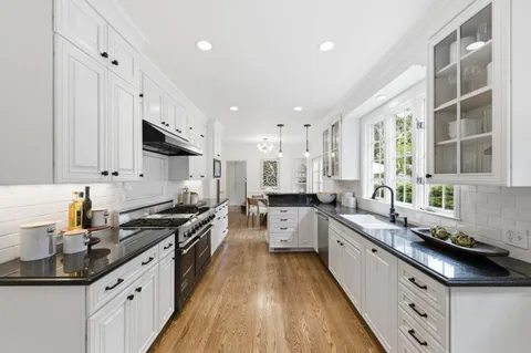 $3,989,000 | 2835 Hillside Drive, Burlingame, CA 94010