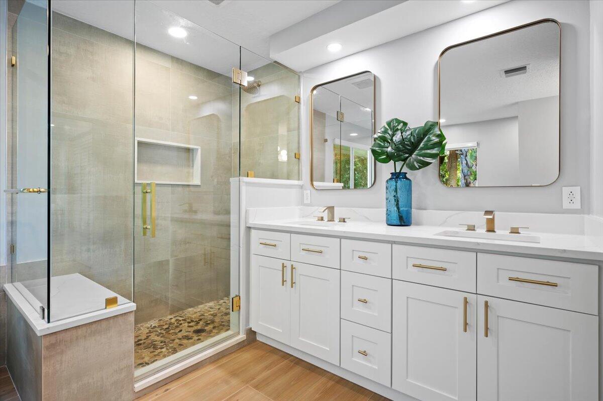 5776 Senegal Drive Jupiter, FL 33458 - Photo 24 of 57 primary with dual sinks