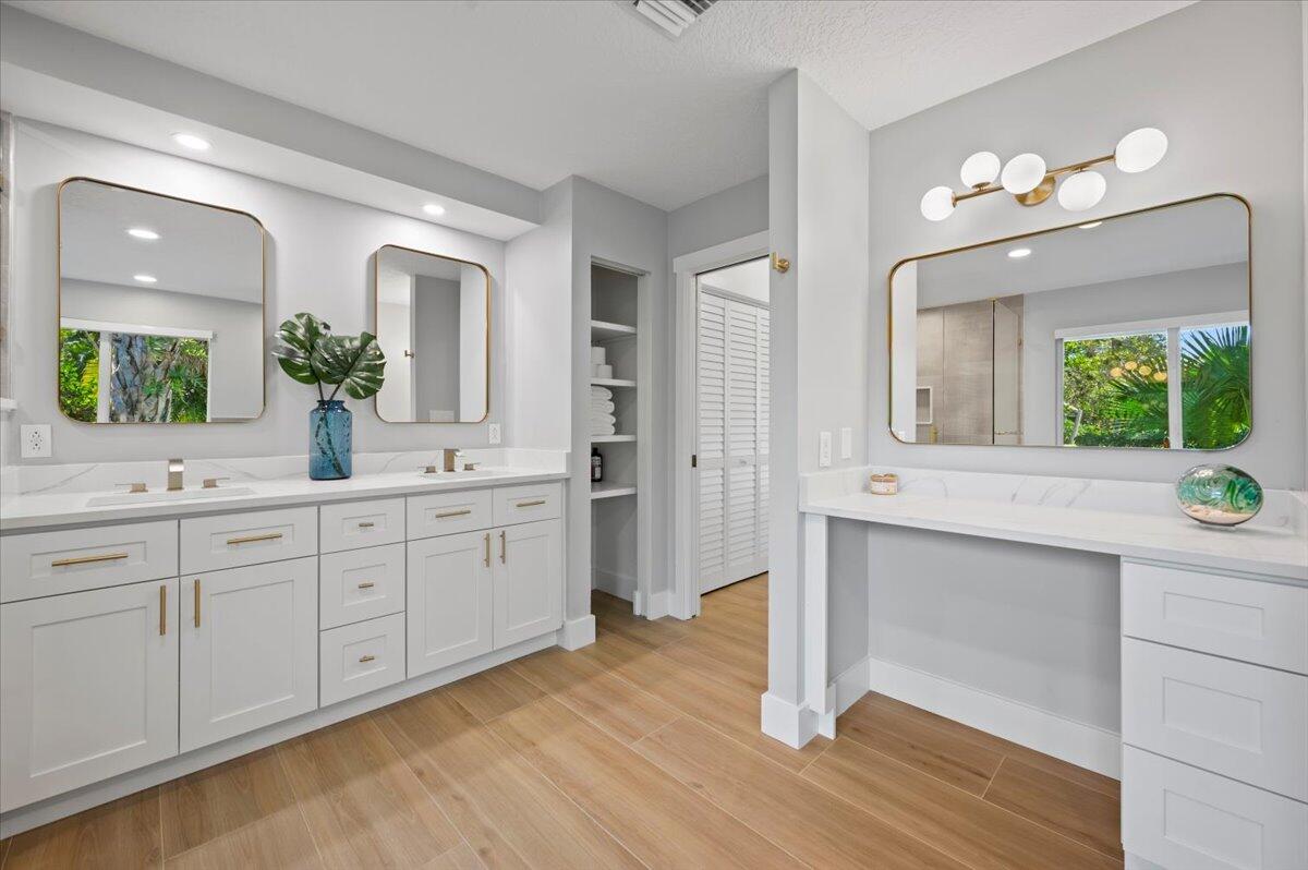 5776 Senegal Drive Jupiter, FL 33458 - Photo 25 of 57 primary with makeup counter