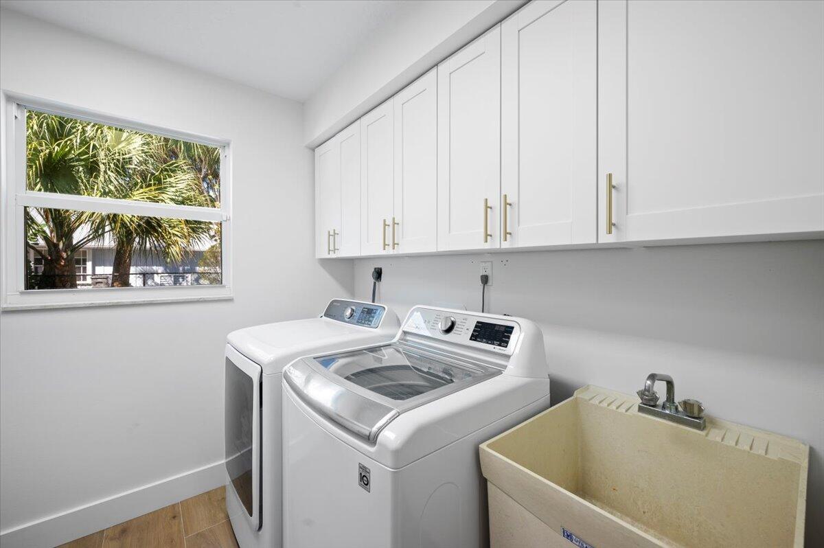 5776 Senegal Drive Jupiter, FL 33458 - Photo 37 of 57 laundry room