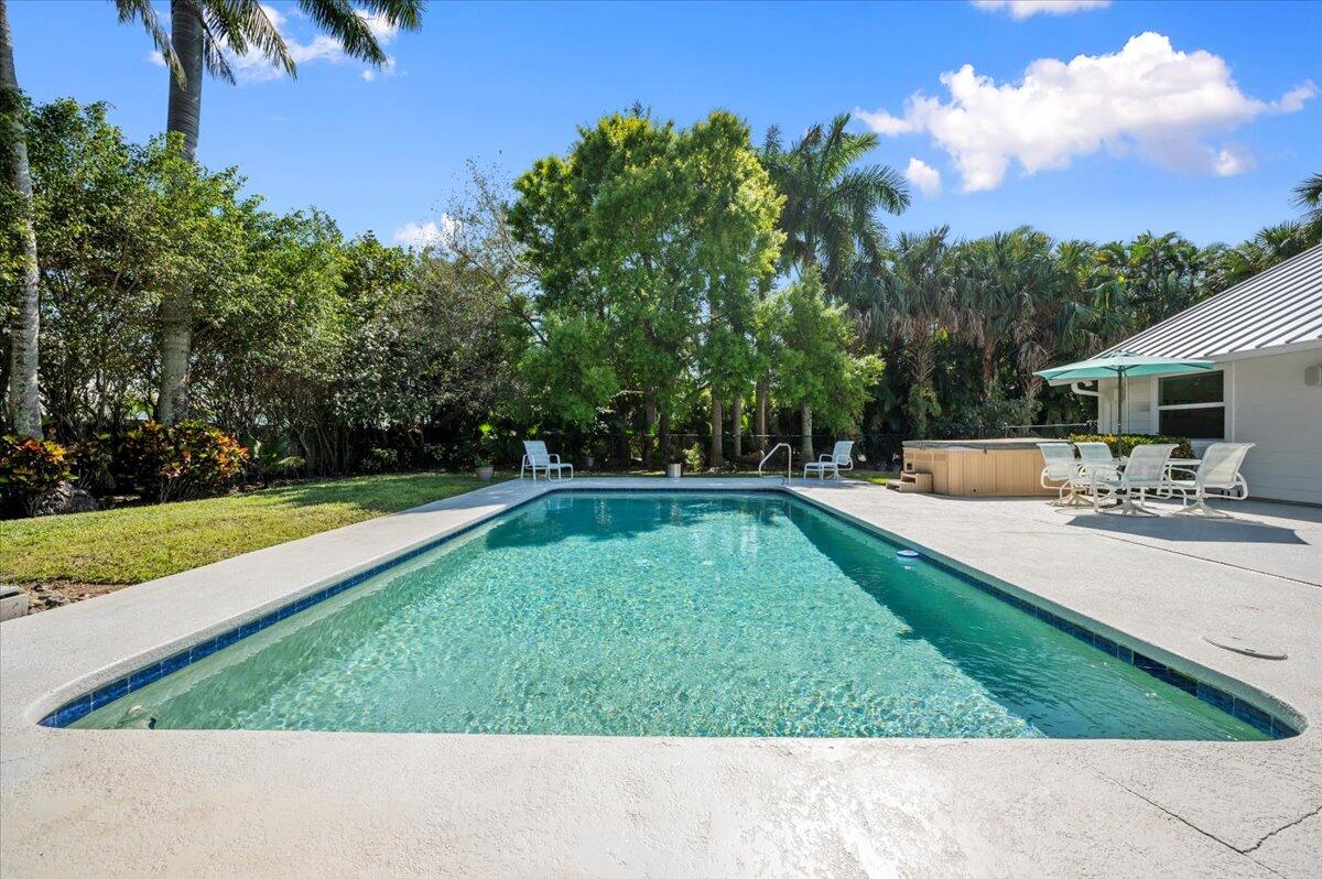 5776 Senegal Drive Jupiter, FL 33458 - Photo 4 of 57 15ftX30ft pool