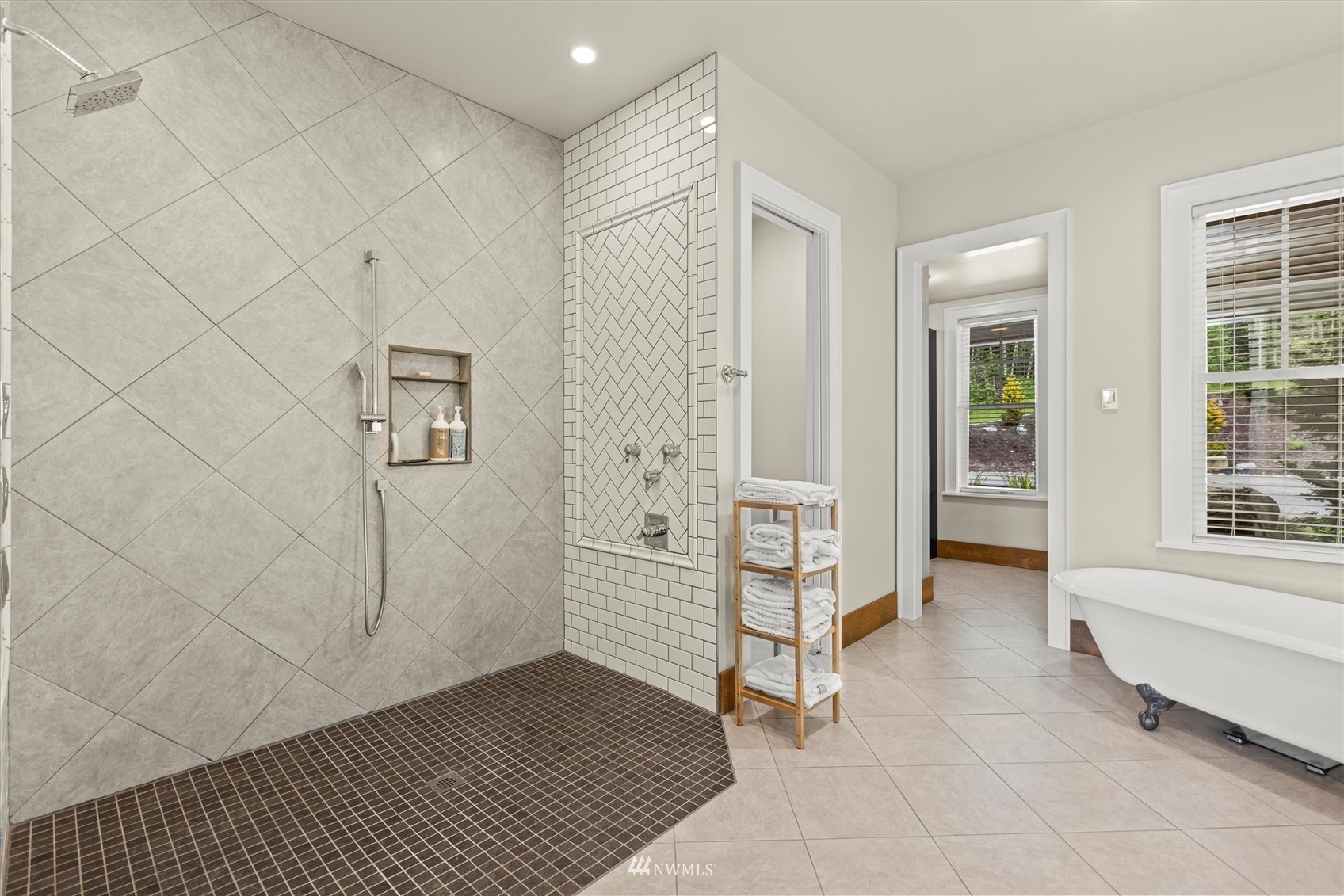 8209 Spada Road Snohomish, WA 98290 - Photo 21 of 39 a view of an entryway with wooden floor and a livingroom