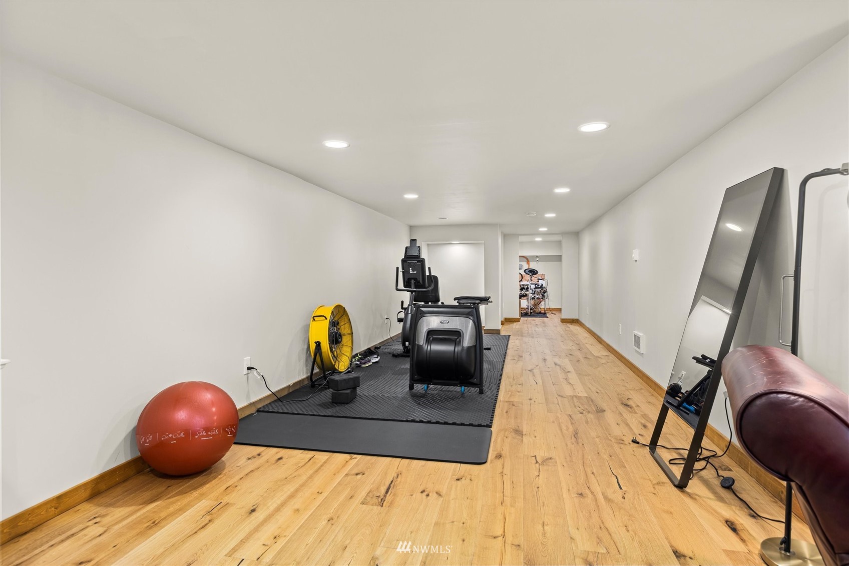 8209 Spada Road Snohomish, WA 98290 - Photo 28 of 39 a view of living room with wooden floor