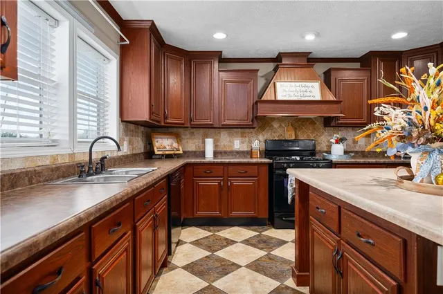 $210,000 | 13015 Highway 118, Florien, LA 71429