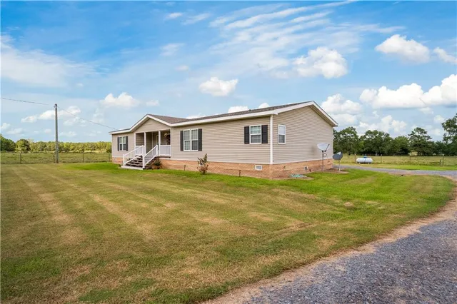 $210,000 | 13015 Highway 118, Florien, LA 71429