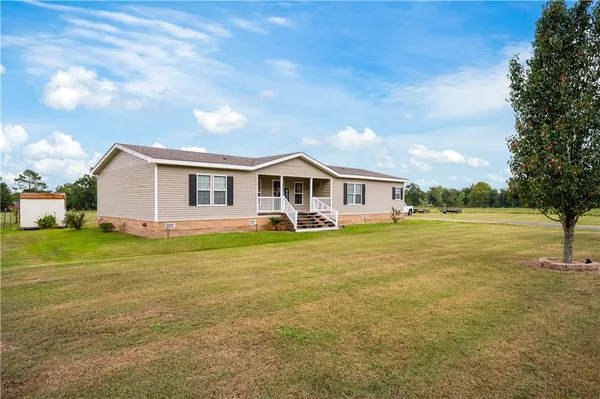 $205,000 | 13015 Highway 118, Florien, LA 71429
