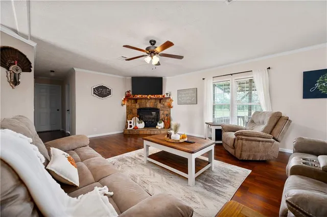 $210,000 | 13015 Highway 118, Florien, LA 71429