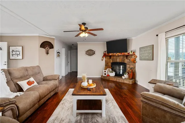 $210,000 | 13015 Highway 118, Florien, LA 71429