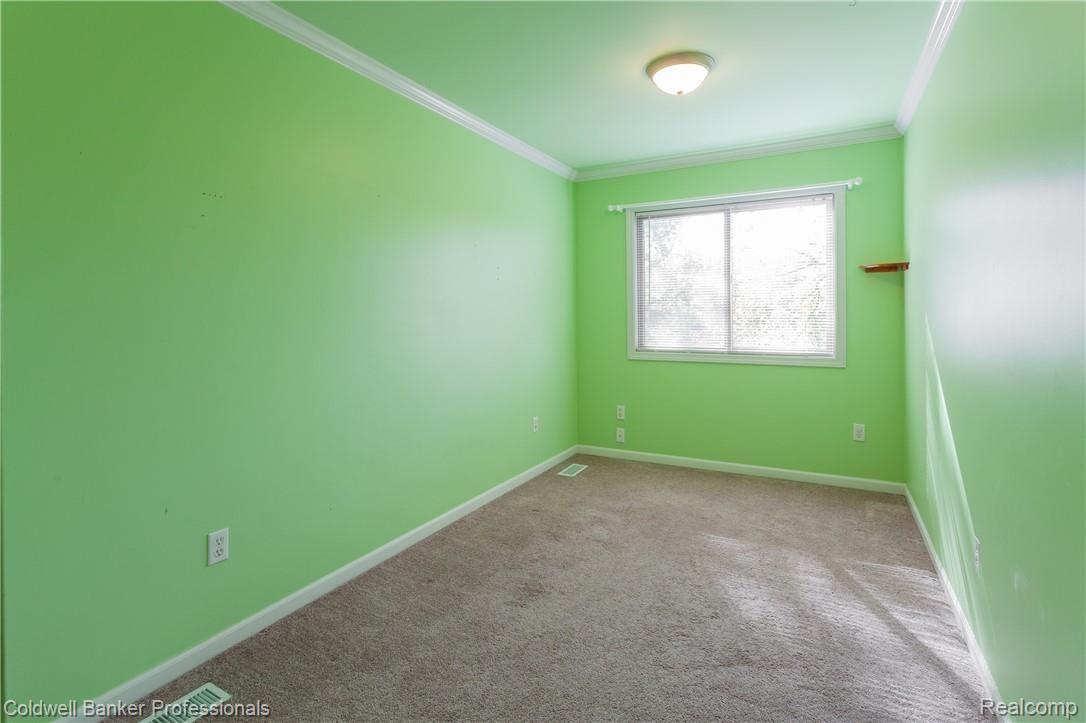 1703 Burnet Road Commerce Township, MI 48382 - Photo 14 of 28 IMG_1971.jpg