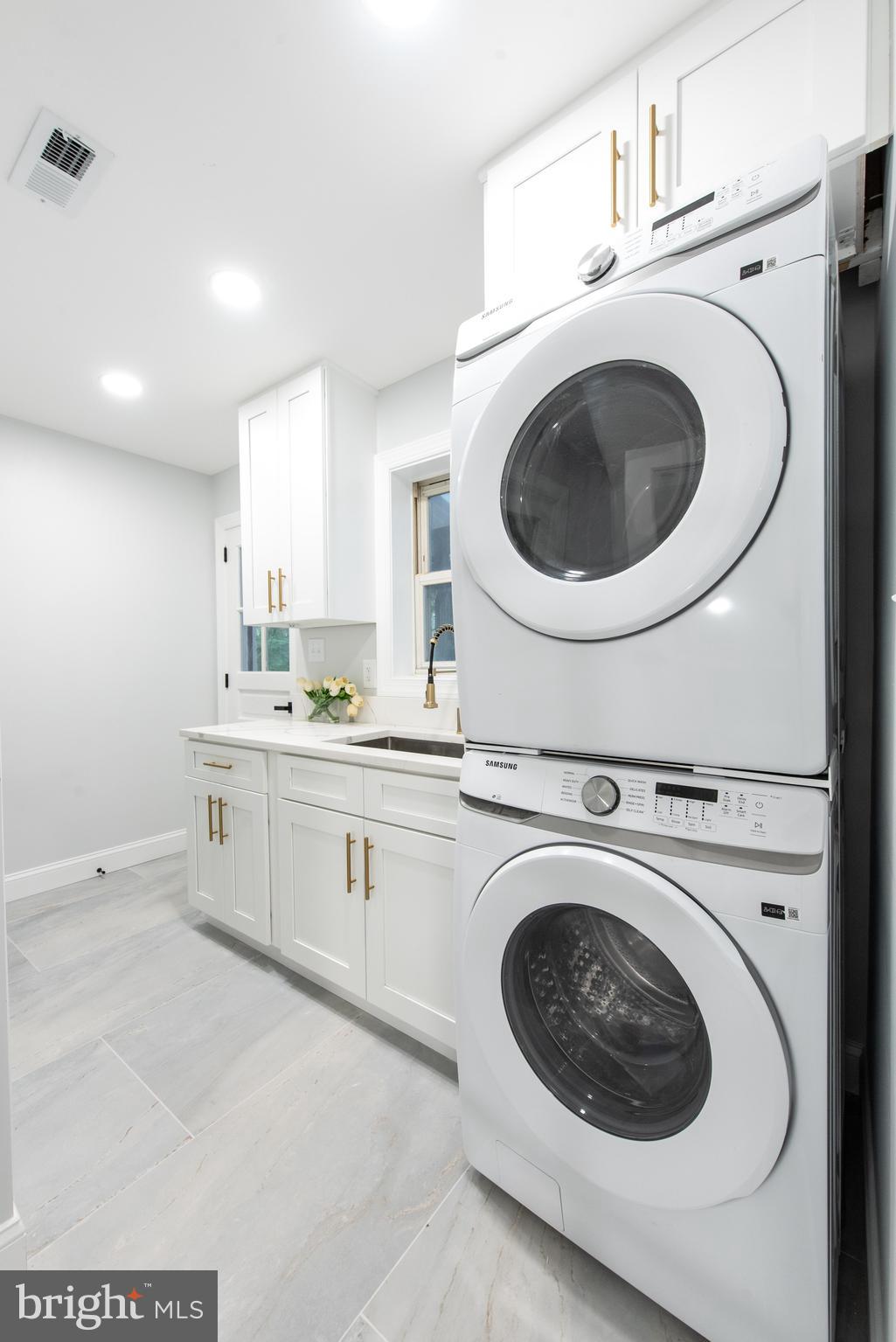 617 Greenbrier Drive Silver Spring, MD 20910 - Photo 26 of 70 a utility room with sink dryer and washer