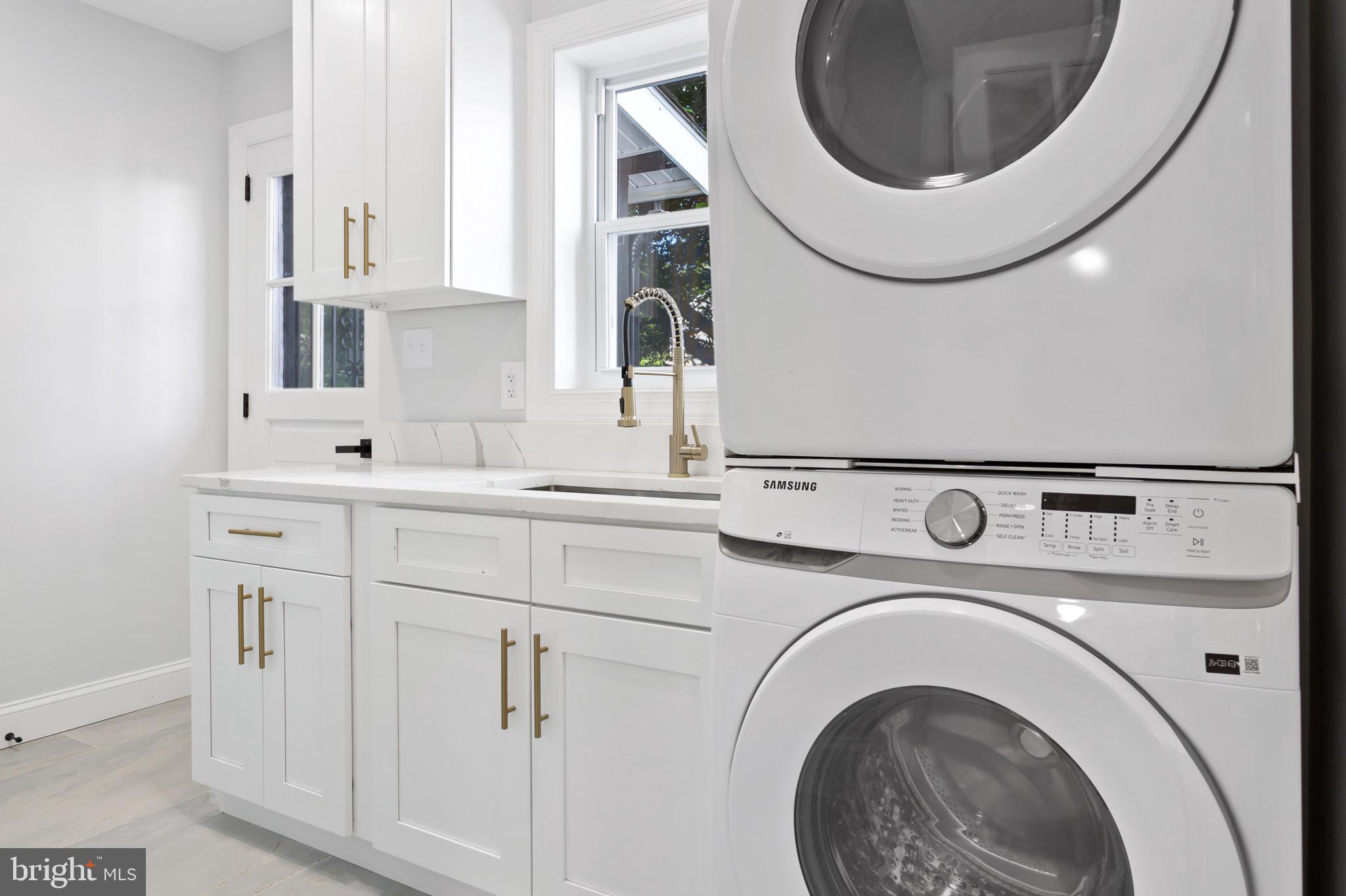 617 Greenbrier Drive Silver Spring, MD 20910 - Photo 28 of 70 a utility room with dryer and washer
