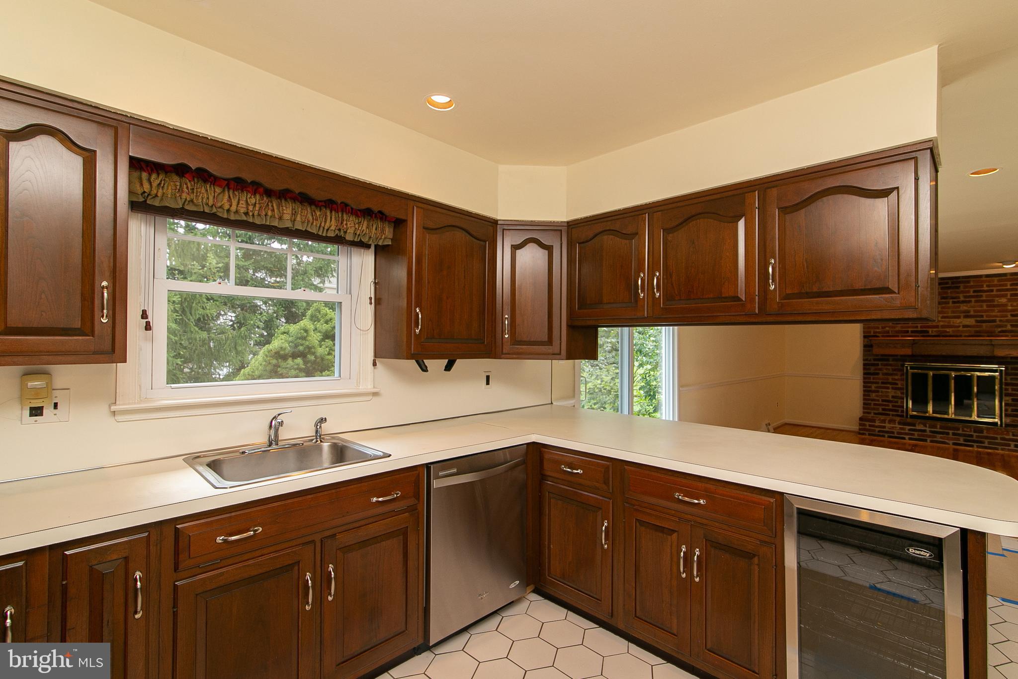 754 West Rolling Road Springfield, PA 19064 - Photo 14 of 53