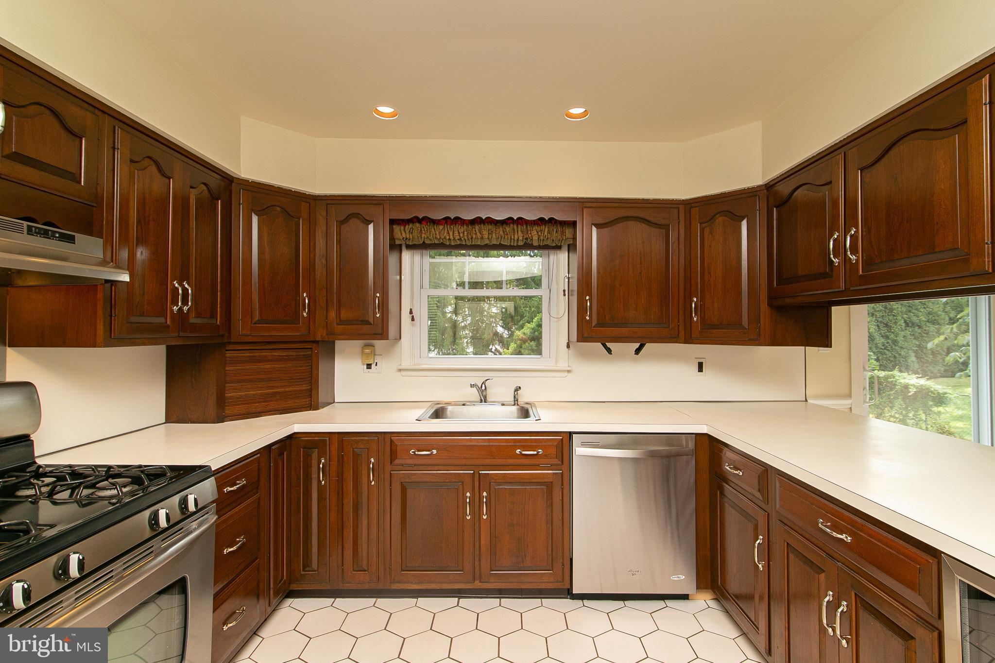 754 West Rolling Road Springfield, PA 19064 - Photo 15 of 53
