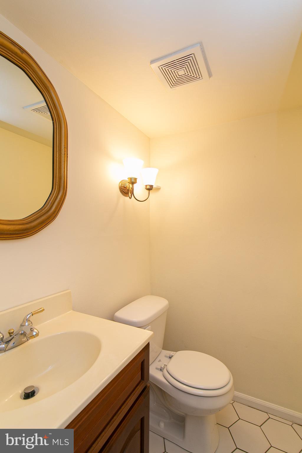 754 West Rolling Road Springfield, PA 19064 - Photo 22 of 53 Main floor half bath