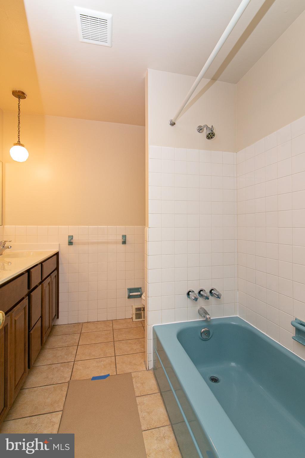 754 West Rolling Road Springfield, PA 19064 - Photo 35 of 53 Hall Bath