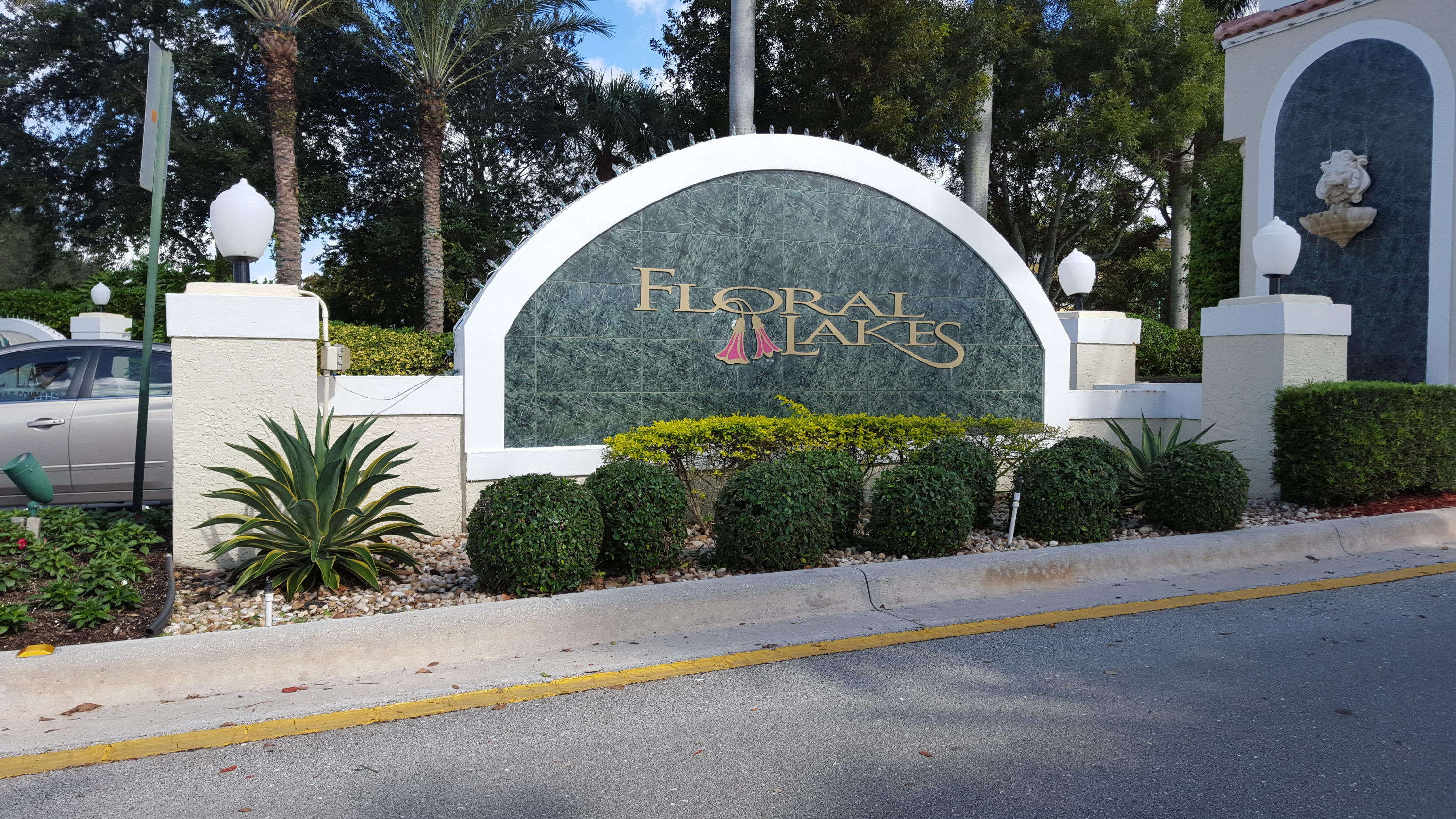 Entrance to Floral Lakes