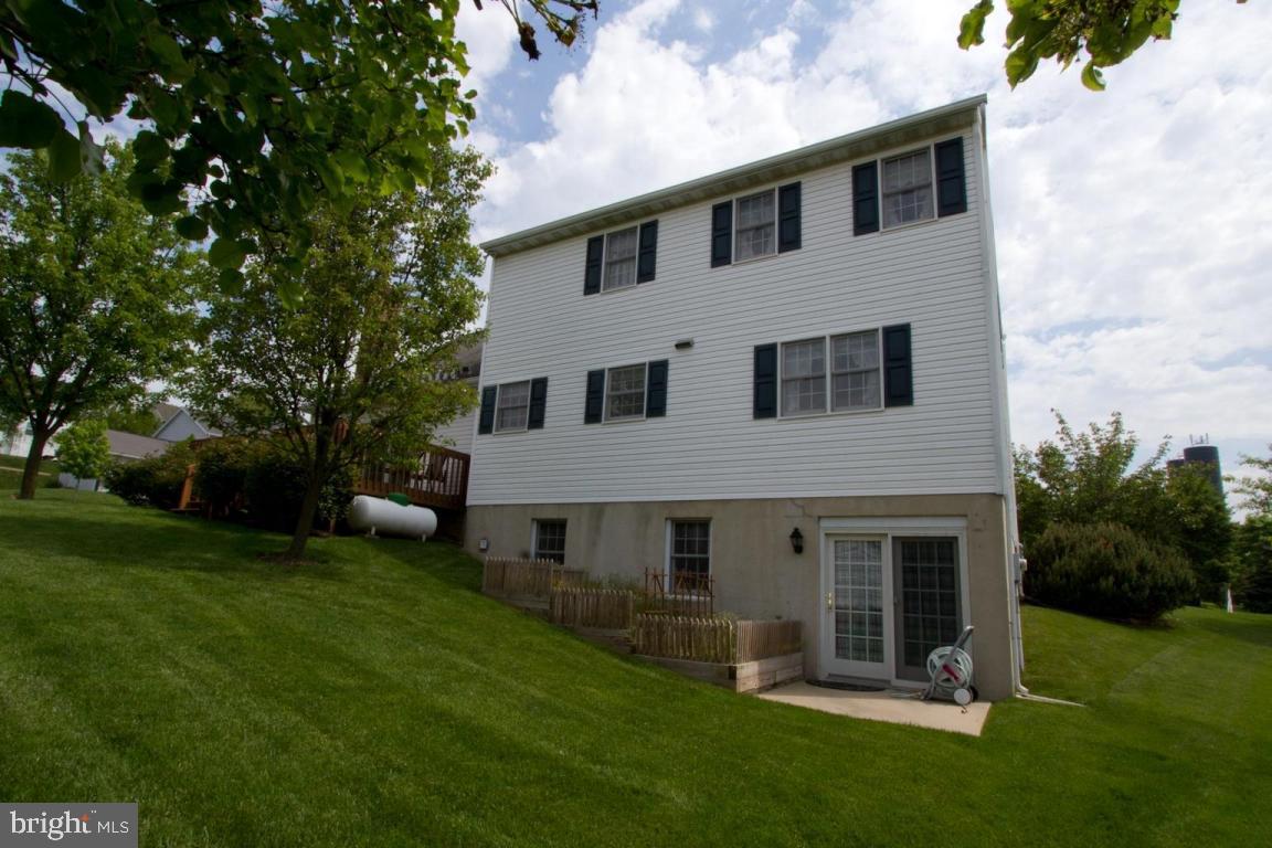 2 Wade Drive Lititz, PA 17543 - Photo 2 of 34