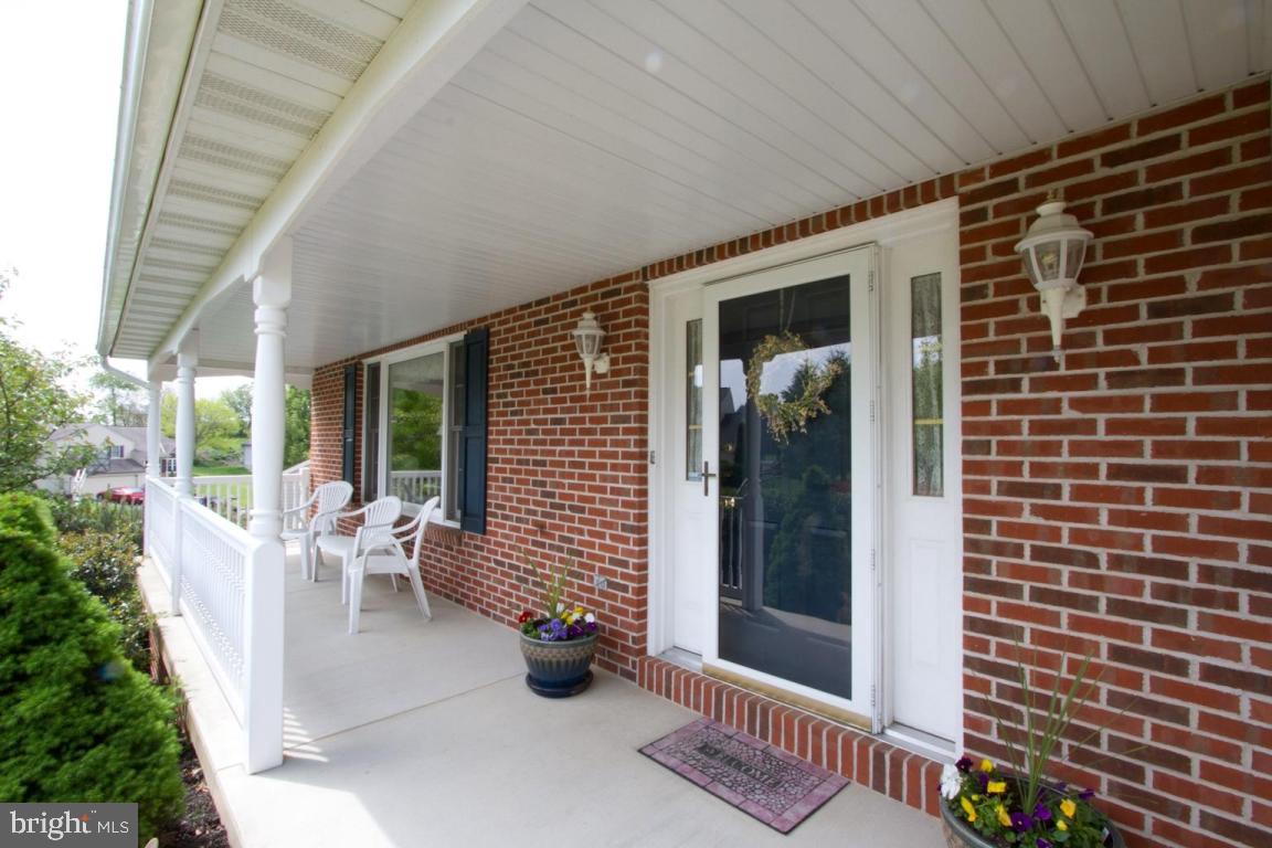 2 Wade Drive Lititz, PA 17543 - Photo 8 of 34