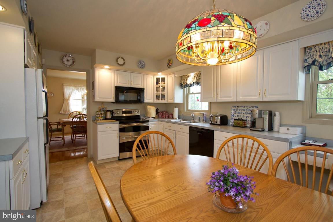 2 Wade Drive Lititz, PA 17543 - Photo 10 of 34