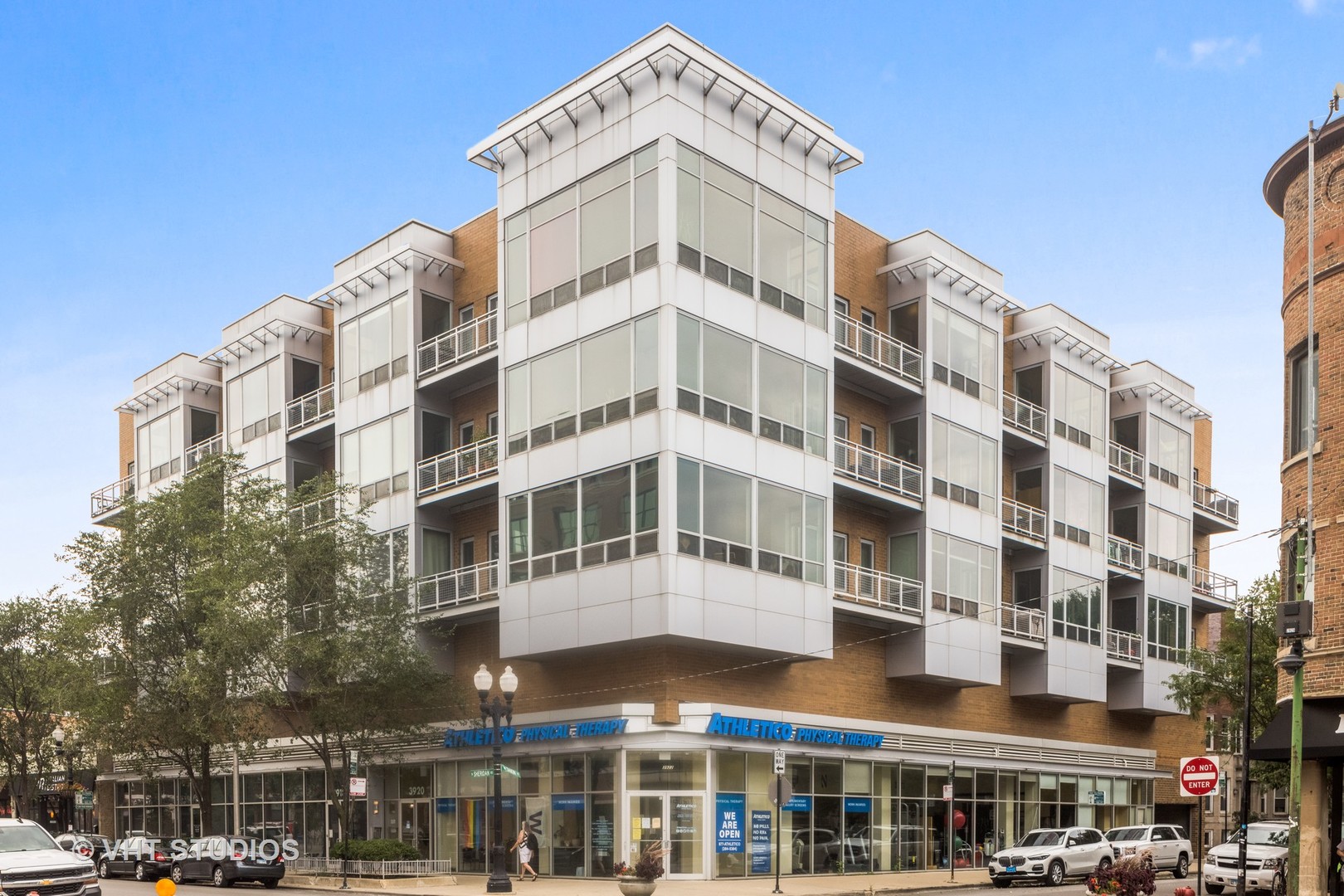 3920 North Sheridan Road, Unit 506 Chicago, IL 60613 - Photo 1 of 11