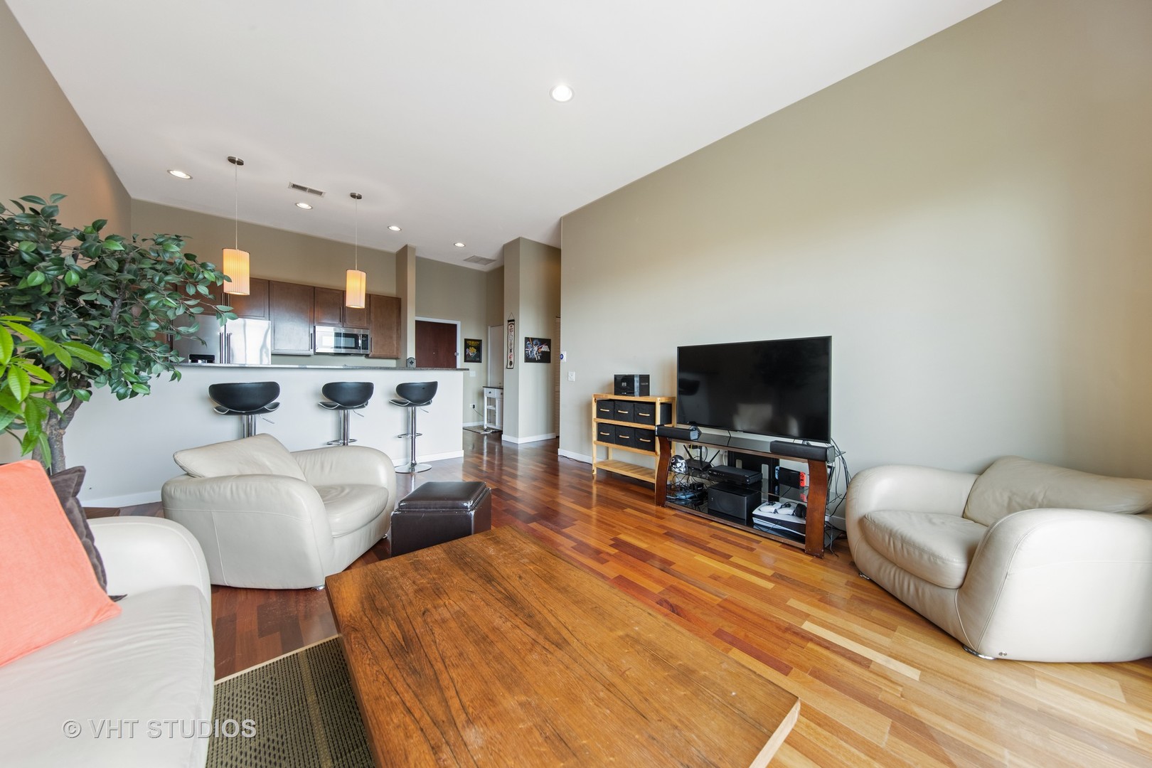 3920 North Sheridan Road, Unit 506 Chicago, IL 60613 - Photo 3 of 11