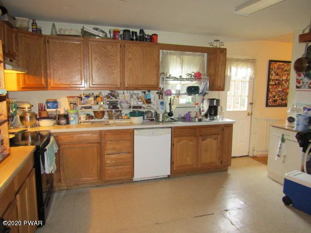 149 Hatton Road Hawley, PA 18428 - Photo 7 of 21 Kitchen Upper Level