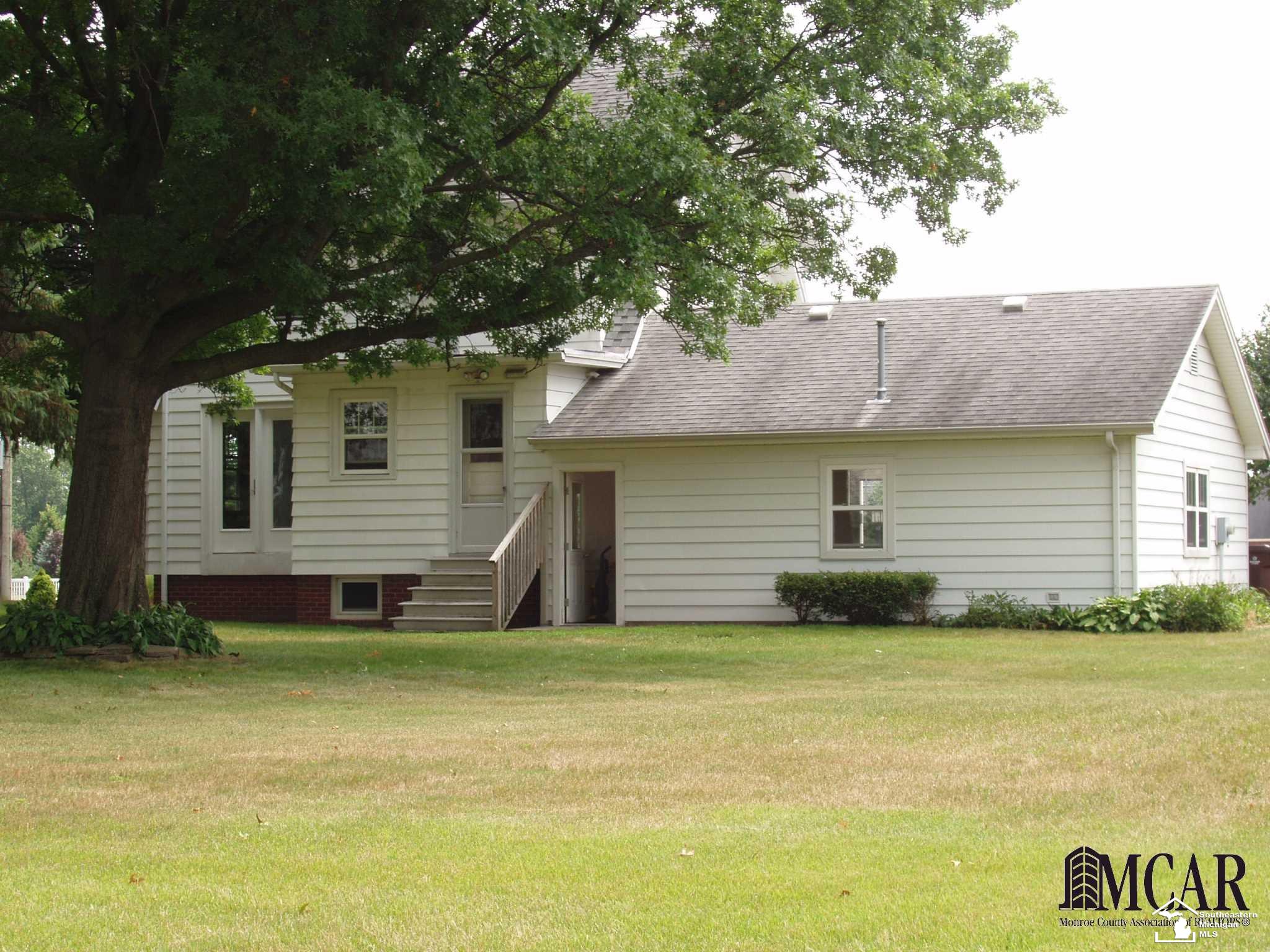 693 Cole Road Monroe, MI 48162 - Photo 6 of 12 21485162-5.JPG