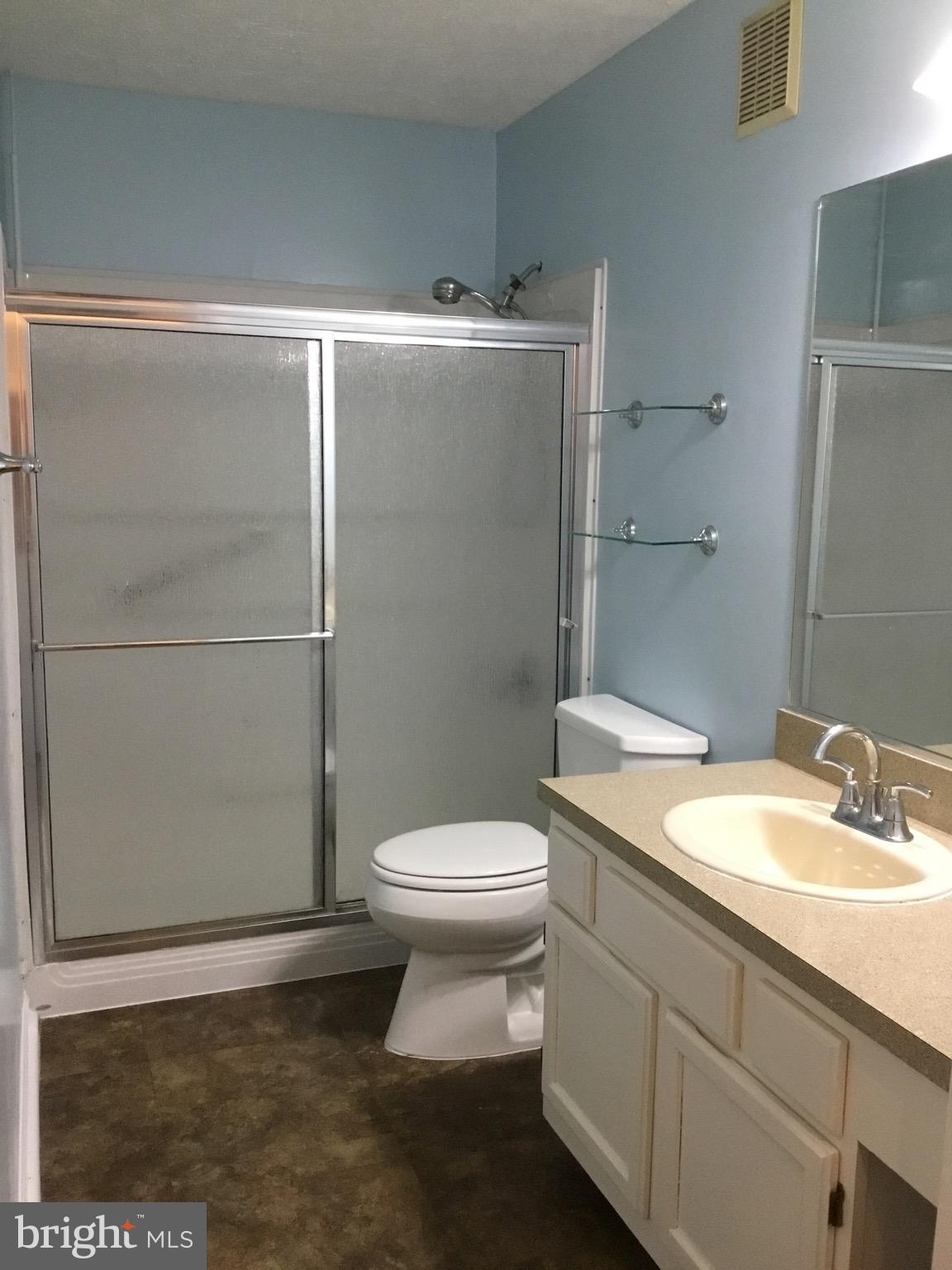 2215 Hunter's Run Drive, Unit 2215 Reston, VA 20191 - Photo 20 of 26 Bathroom