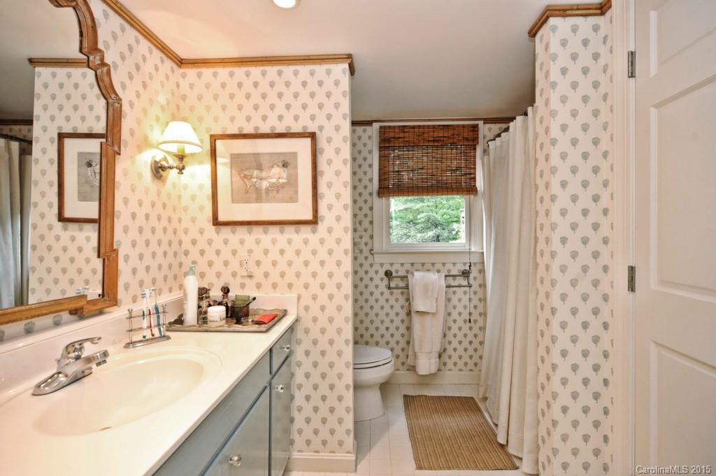 907 Ardsley Road, Unit 4 Charlotte, NC 28207 - Photo 11 of 15 Gallery Image 11