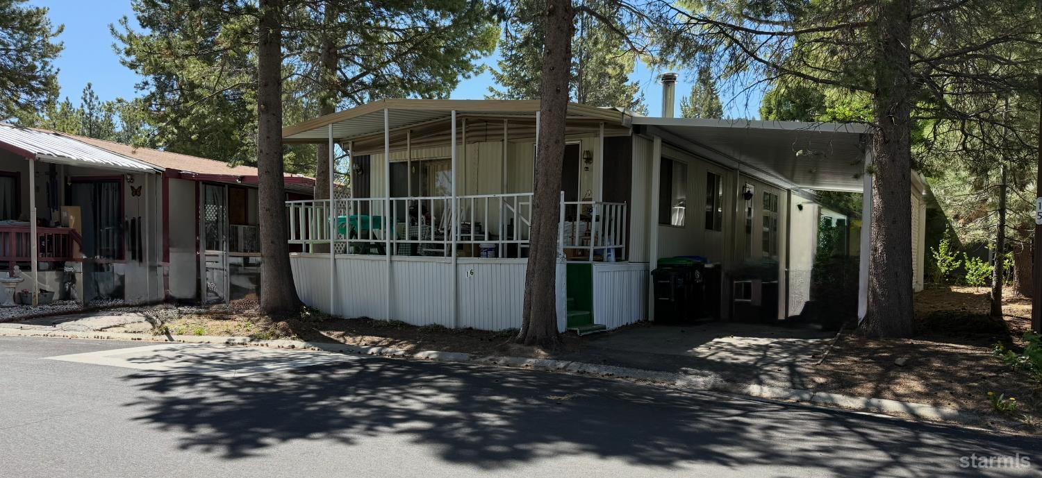 a view of a entrance gate of a house