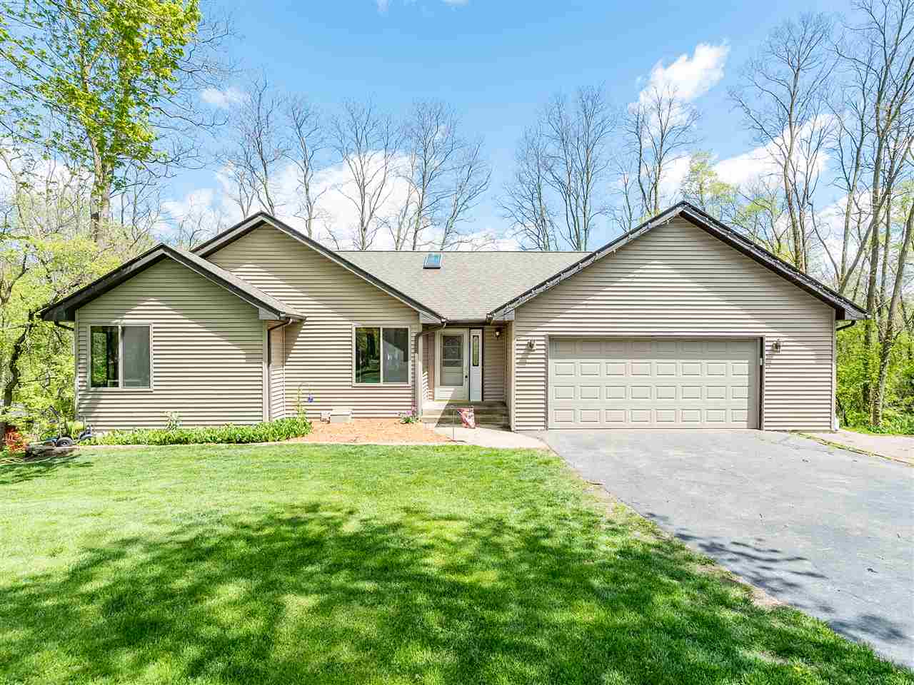 10201 North Campbell Road Durand, IL 61024 - Photo 1 of 20 a front view of house with yard and green space