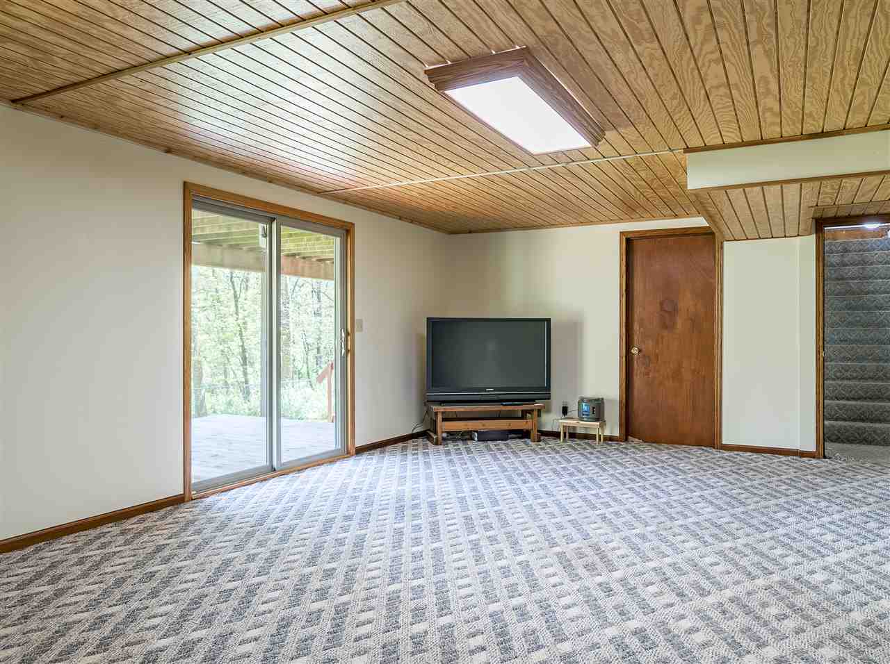 10201 North Campbell Road Durand, IL 61024 - Photo 17 of 20 a view of room with a large window