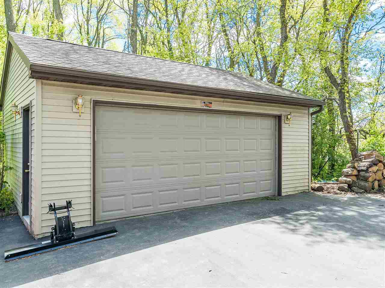 10201 North Campbell Road Durand, IL 61024 - Photo 4 of 20 a small white house with a outdoor space